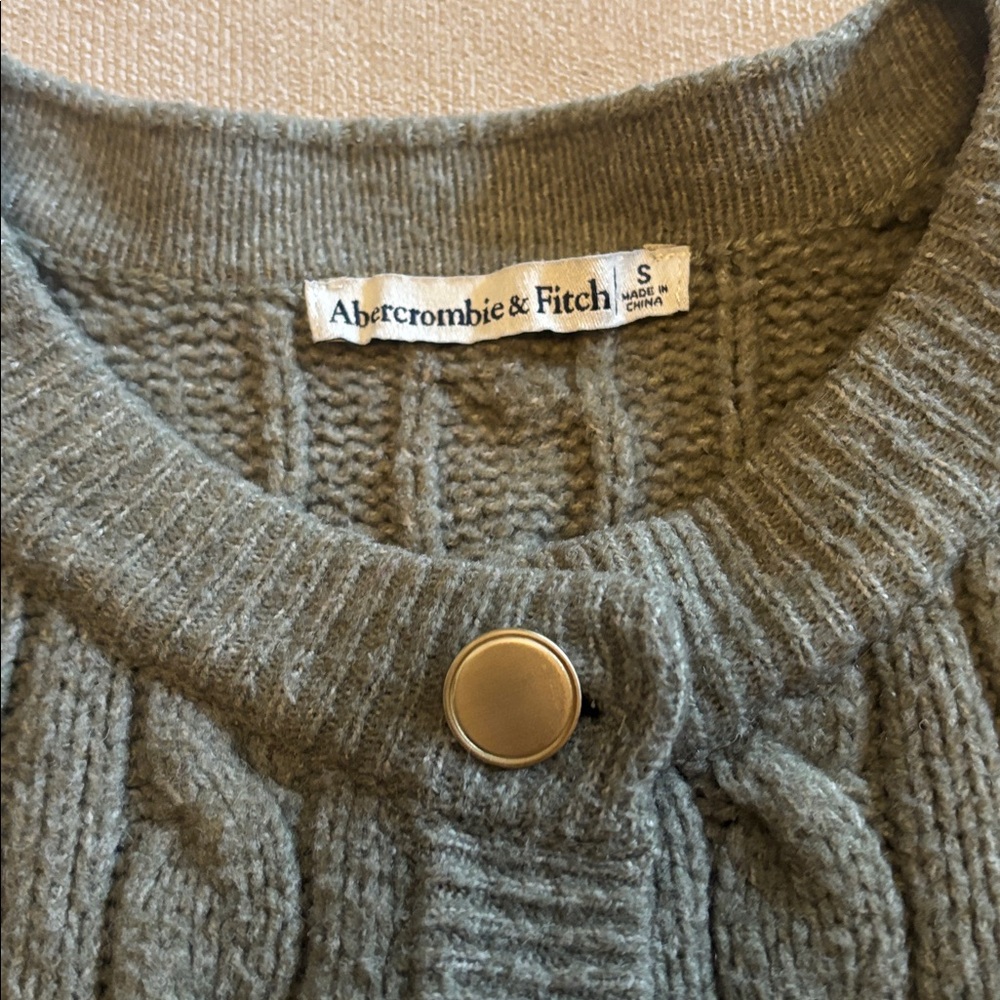 Abercrombie & Fitch Cable Knit Cardigan in Sage Green - Picture 3 of 5